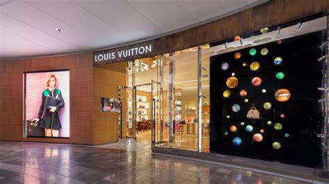 louis vuitton garden state plaza|louis vuitton paramus plaza.